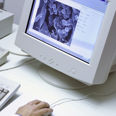 Appareil ménager de frigorification examinant dans le laboratoire identifié